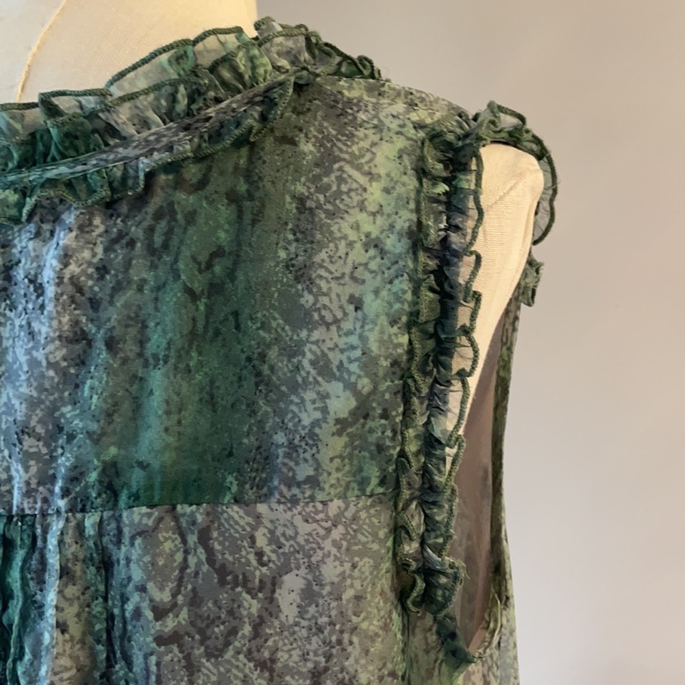 NWOT WOMEN’S RUFFLED sleeveless BLOUSE green snakeskin pattern neck tie L - Picture 8 of 16